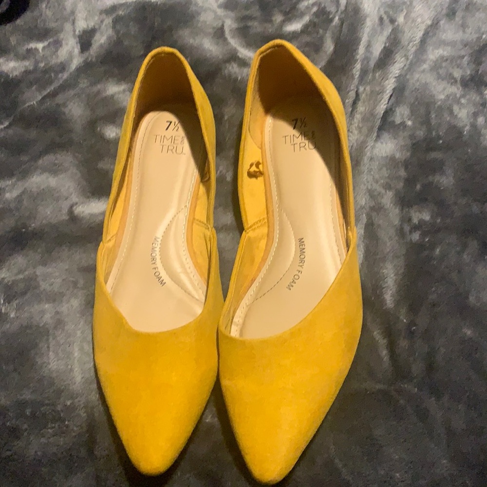 Time and Tru Pointed yellow mustard Flats